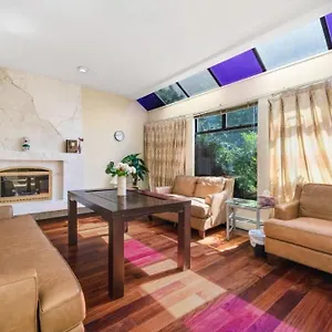 https://stylish-central-retreat-steps-from-local-attractions.richmond-hotels.com